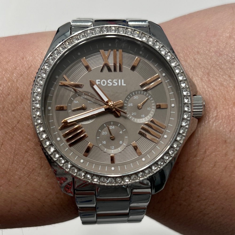 Fossil Women's Silver and Rose Gold Watch *needs battery*